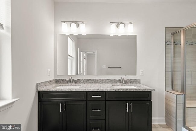Building Photo - 7131 Beaumont Place
