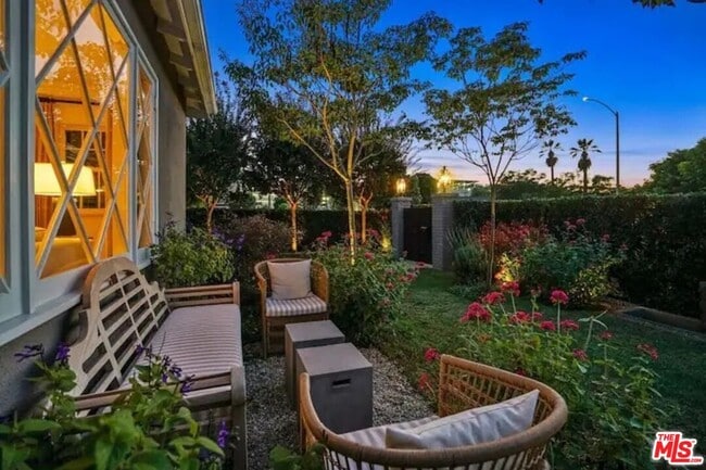 Building Photo - 1972 Stearns Dr