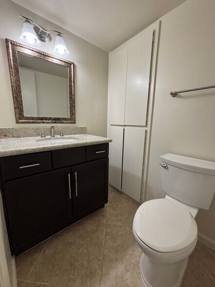 Building Photo - 5841 N Granite Reef Rd