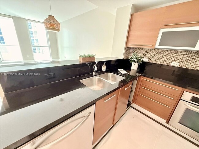 Building Photo - 253 NE 2nd St