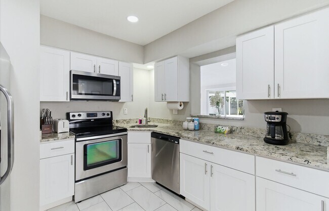 Building Photo - Charming Sarasota Retreat –4-Bedroom/3-Bathroom Modern Pool Home Near Everything!