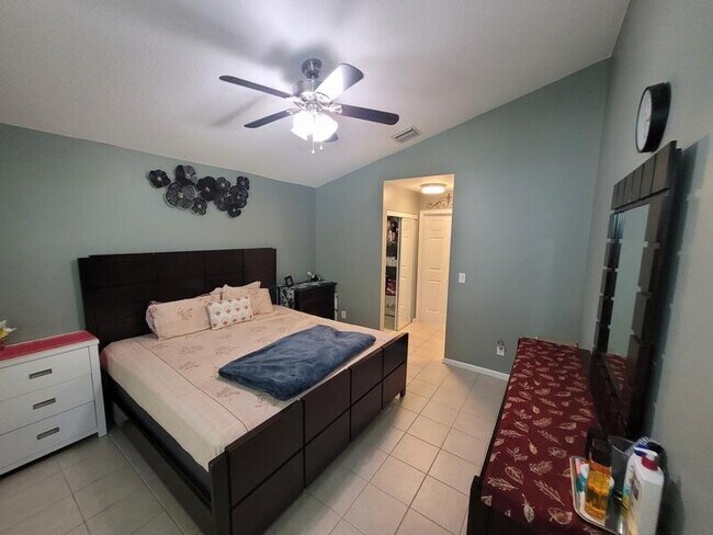 Building Photo - 10674 Oak Bend Way