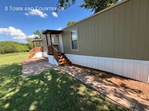 Building Photo - 8 Town and Country Dr