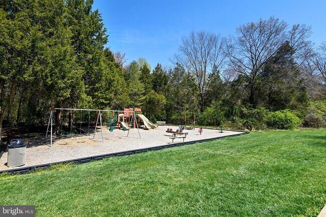 Building Photo - 980 Old Holly Dr