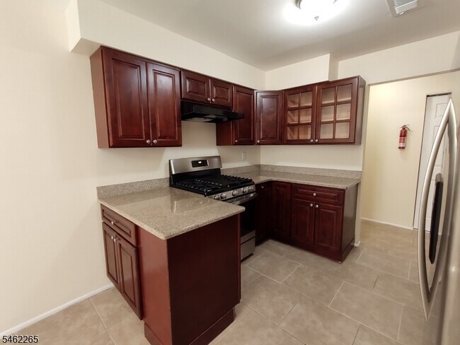 Building Photo - 1807 Green Hollow Dr