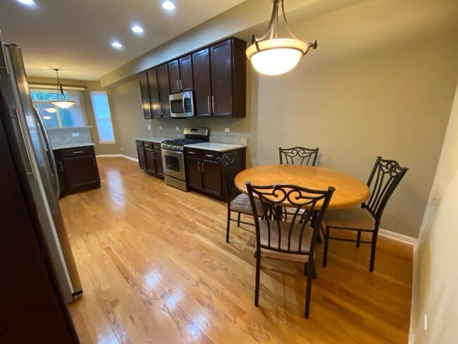 Building Photo - 504 Tamarack Dr