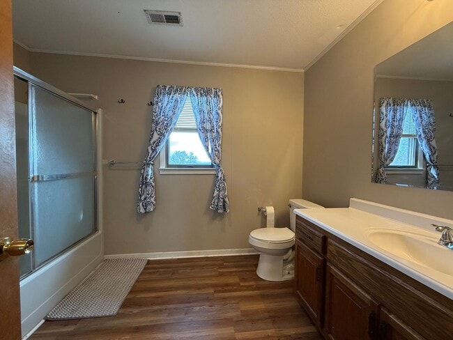 Building Photo - 5 Bedroom, 2 Bathroom Home in Greene County, TN