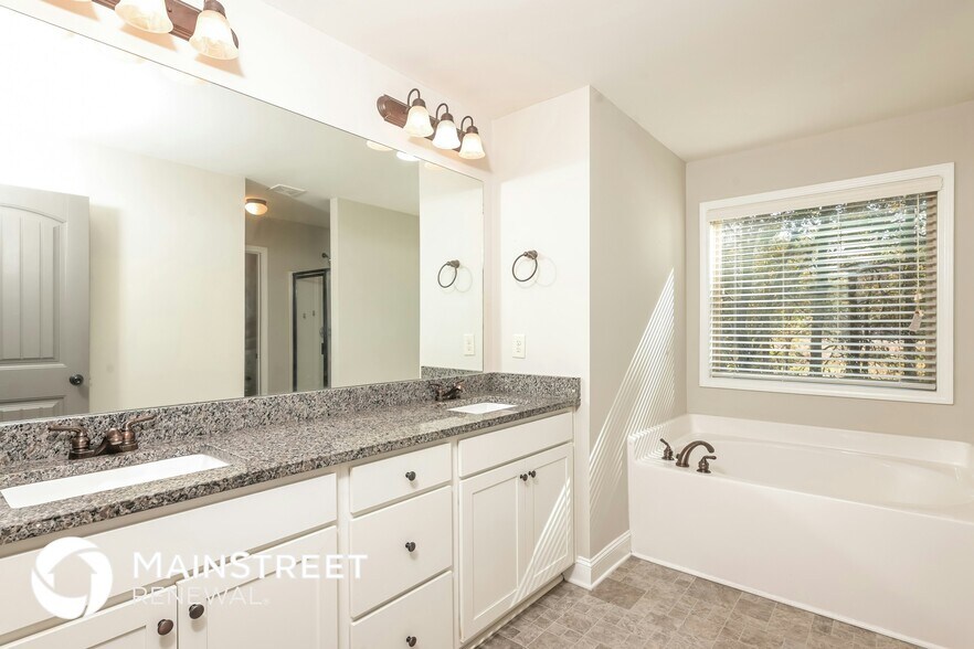 Building Photo - 837 Overlook Gln Dr