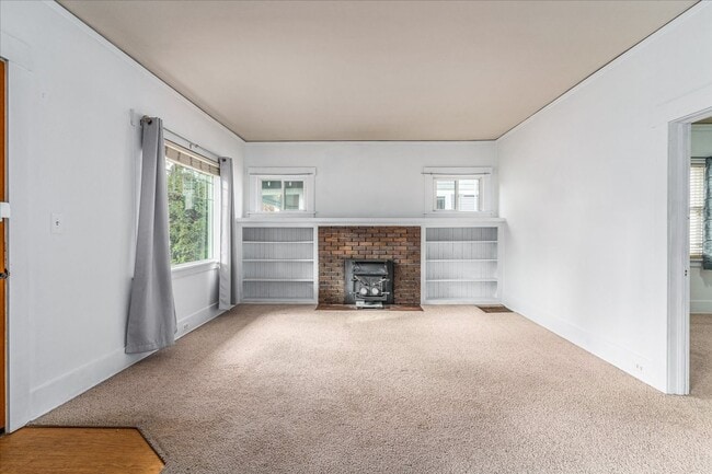 Building Photo - South Hill Charmer 3 bed, 1 bath available...