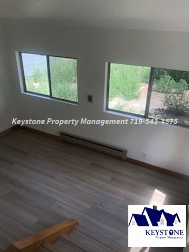 Building Photo - Pet Friendly North Side Home 2 Bedroom/1 Bathroom/1 Car Garage $1350/$1350