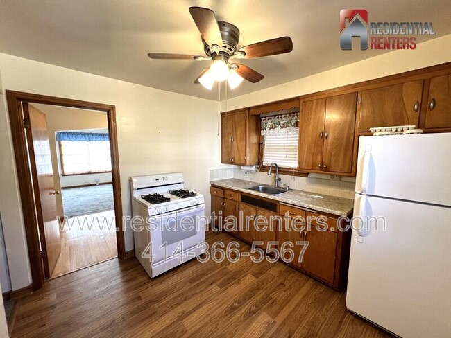 Building Photo - 515 N 65th St