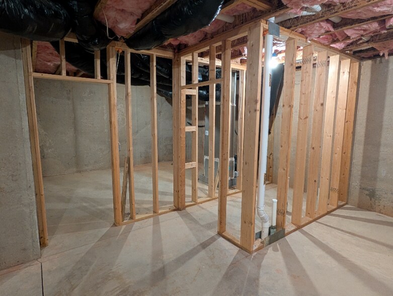 Building Photo - 103 Colt St