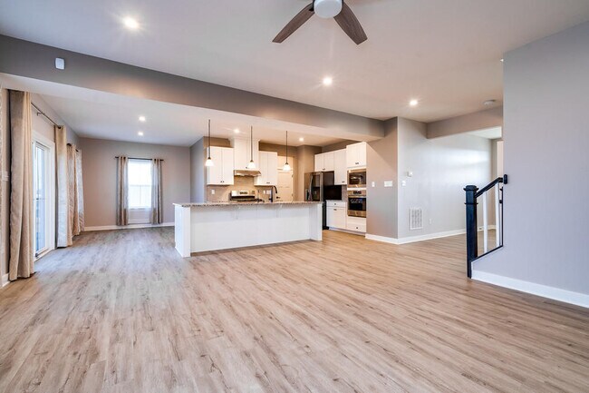 Building Photo - 2049 Creswell Dr