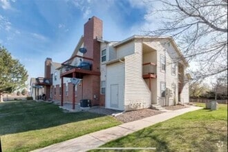 Building Photo - Spacious Updated Ranch Style Condo