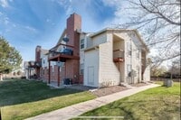 Building Photo - Spacious Updated Ranch Style Condo