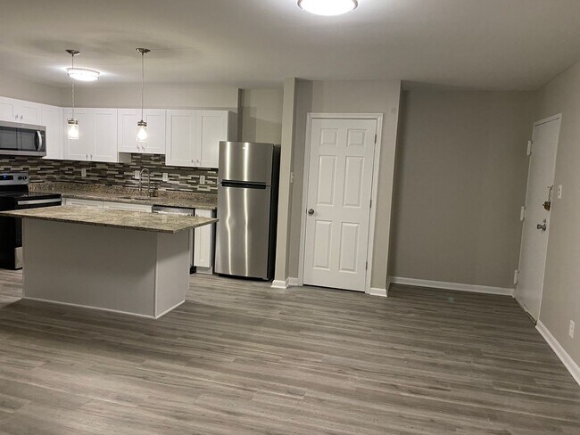 Building Photo - Spacious 1 Br Unit walking distance to Edsall Station