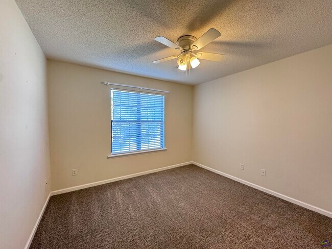 Building Photo - 125 Lenox Dr