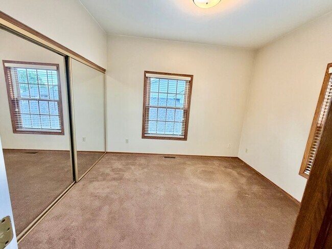 Building Photo - 2585 N Millbrook Rd
