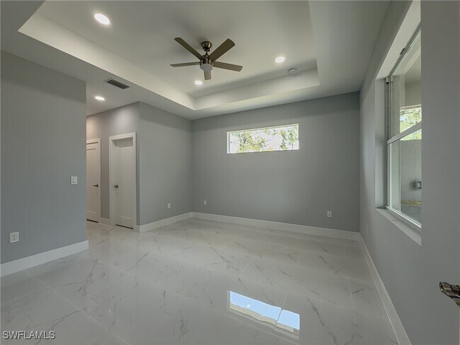 Building Photo - 438 Raymer St