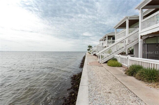 Building Photo - 5110 Coquina Key Dr SE