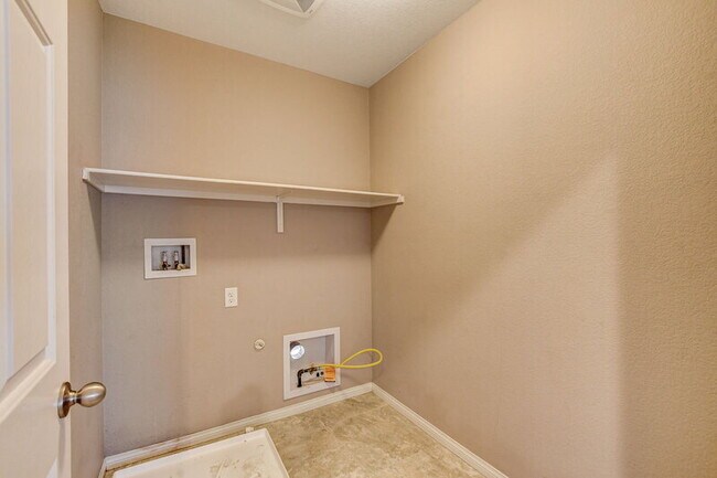 Building Photo - 1442 Brushback Ave