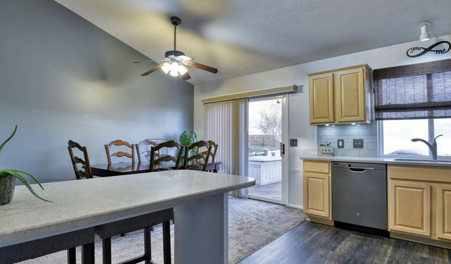 Building Photo - Live Close to It All in This 3 Bedroom Pap...
