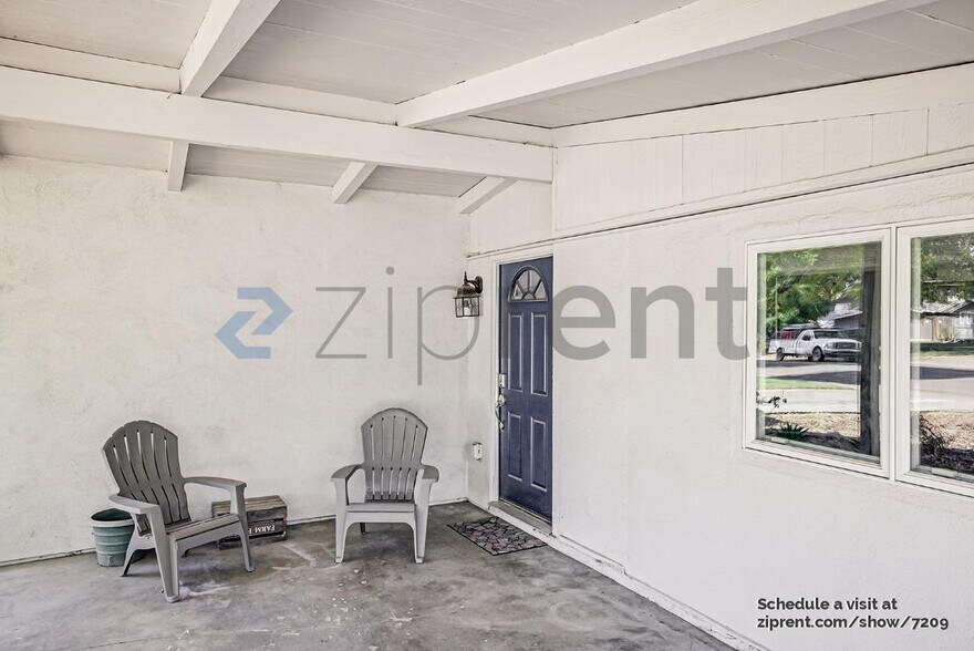 Building Photo - Unit