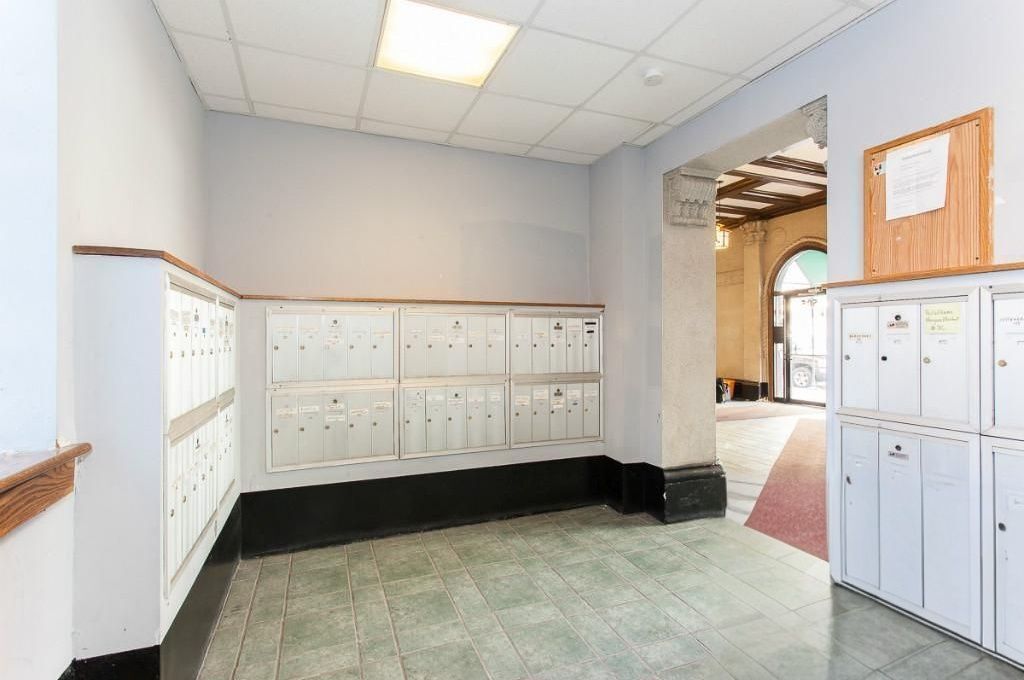 Building Photo - 505 W Belmont Ave