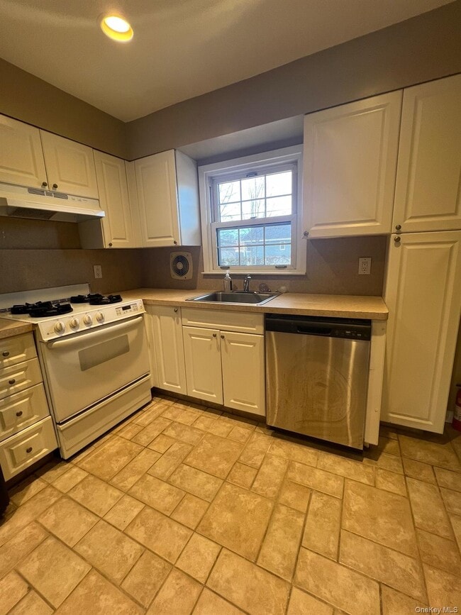 Building Photo - 243 Lee Ave