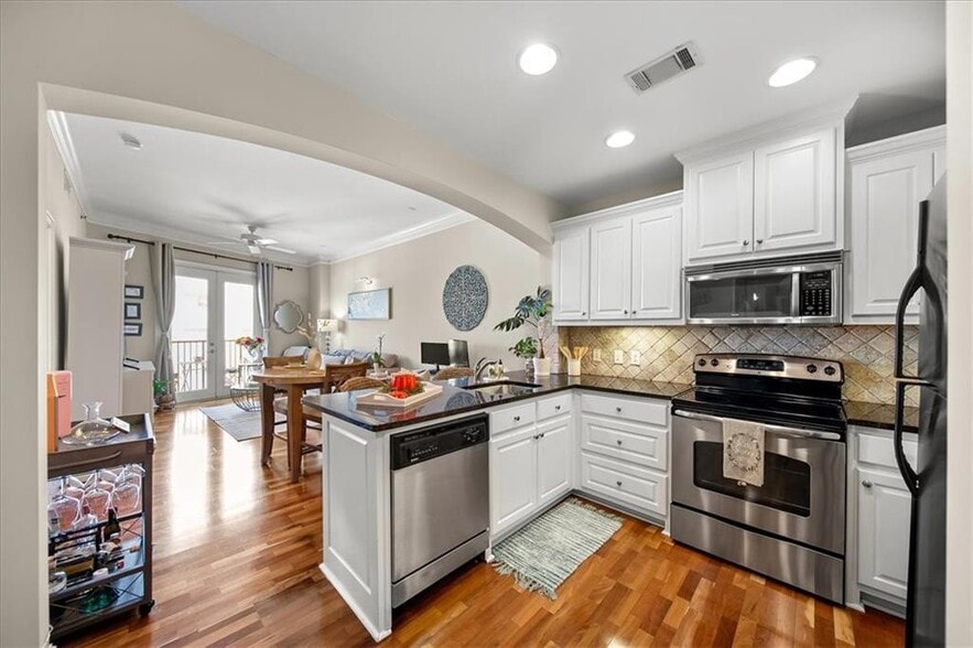 Building Photo - 2277 Peachtree Rd NE