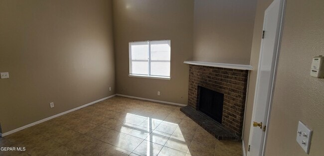 Building Photo - 1551 Common Dr