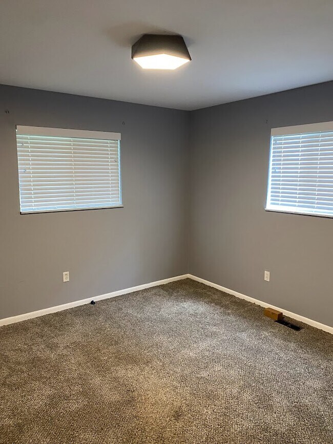 Building Photo - 3112-3114 Honeycutt Cir