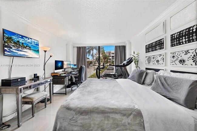 Building Photo - 3 br, 2 bath House - 3031 N Ocean Blvd Apt...