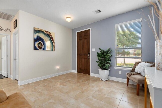 Building Photo - 914 Bandon Ln