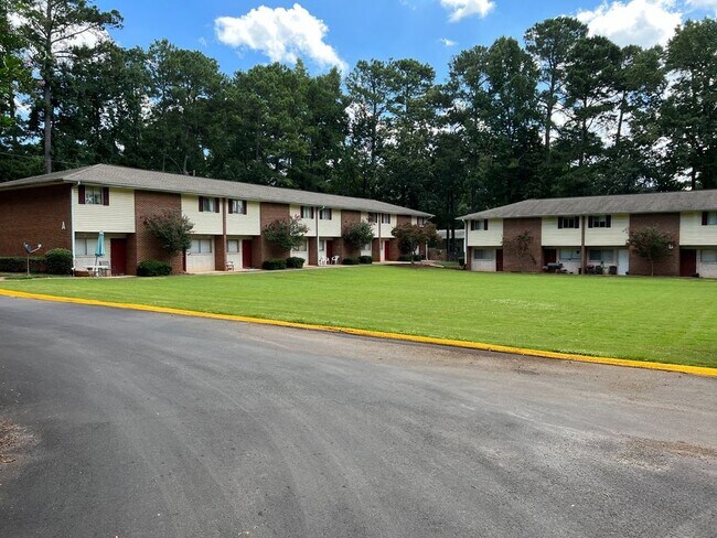 Building Photo - 4073 Pine Valley Rd