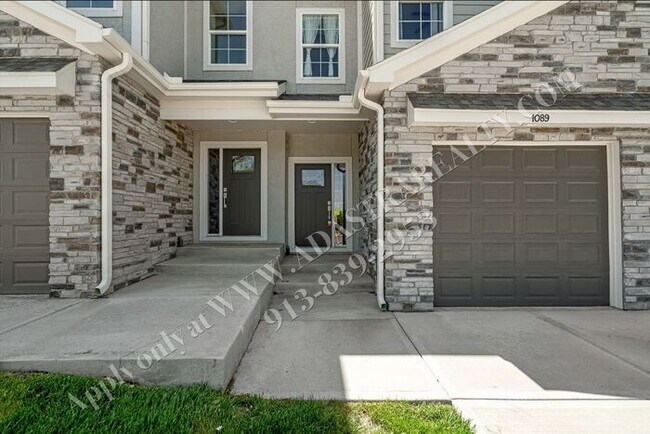 Building Photo - Brand New!! Townhome 3 Bed 2.5 Bath in Olathe-Available in JULY!!