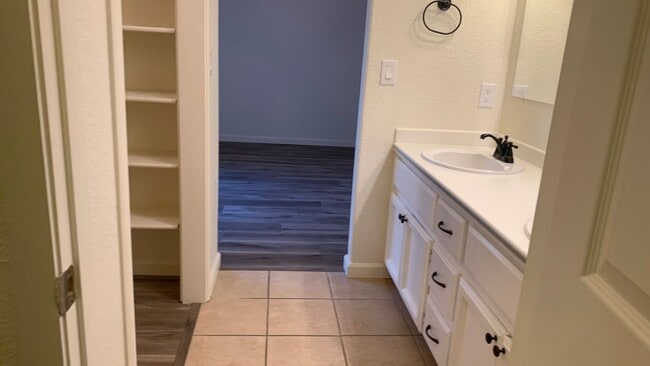 Building Photo - Adorable well maintained 3 bedroom 2 bath ...