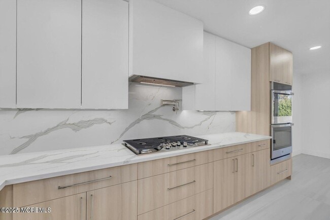 Building Photo - 1 Robin Dr