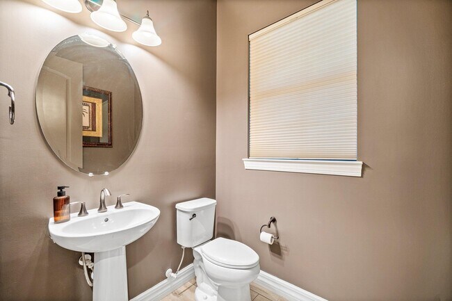 Building Photo - 210 Alcove Point Ln