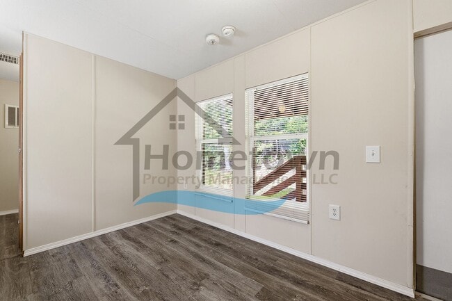 Building Photo - 2 Bedroom 1 Bath Home with Off Street Parking Available in Sagle!