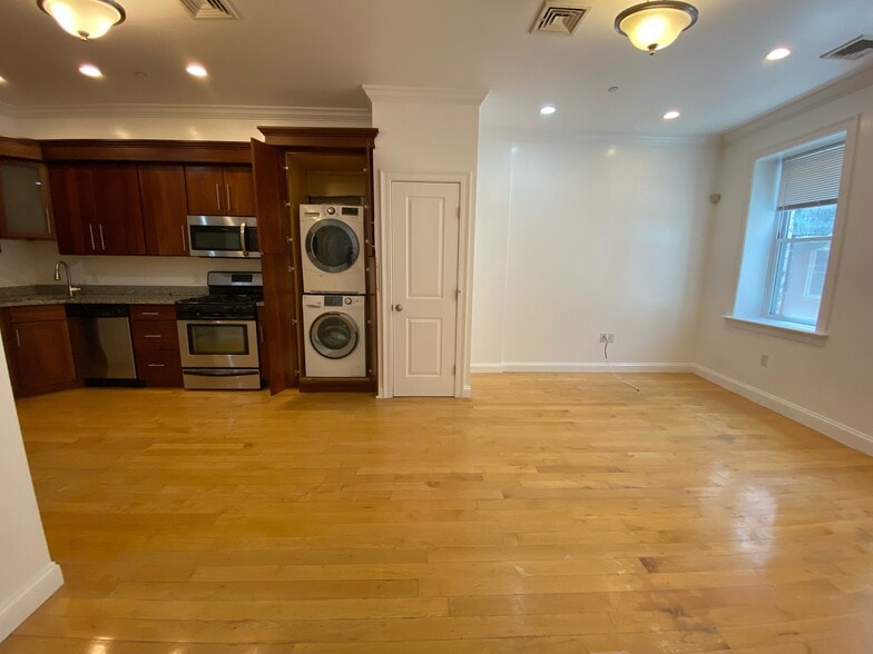 Building Photo - 10 Sheafe St