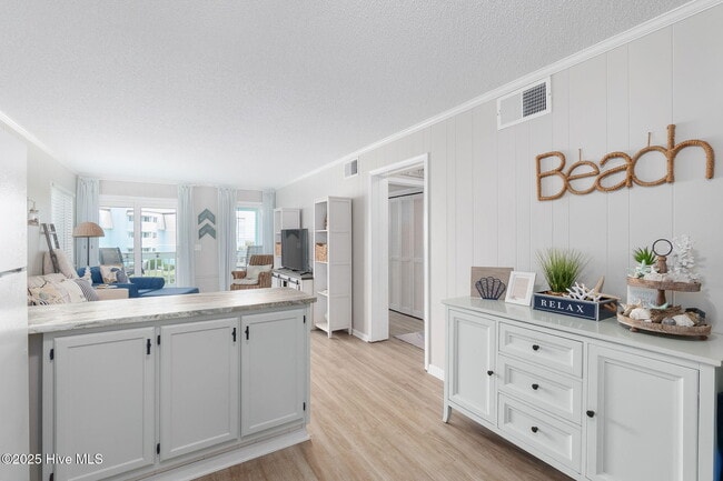 Building Photo - 301 Commerce Way