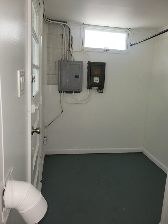 Building Photo - 2417 Tyler St