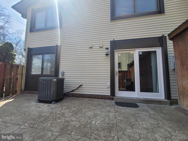 Building Photo - 5674 Oak Tanager Ct