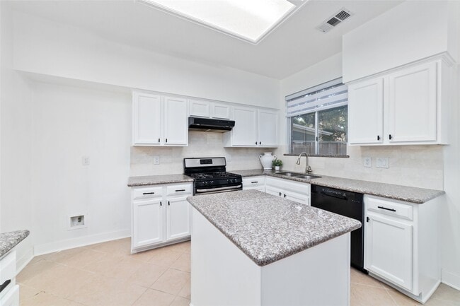 Building Photo - 20415 Longspring Dr
