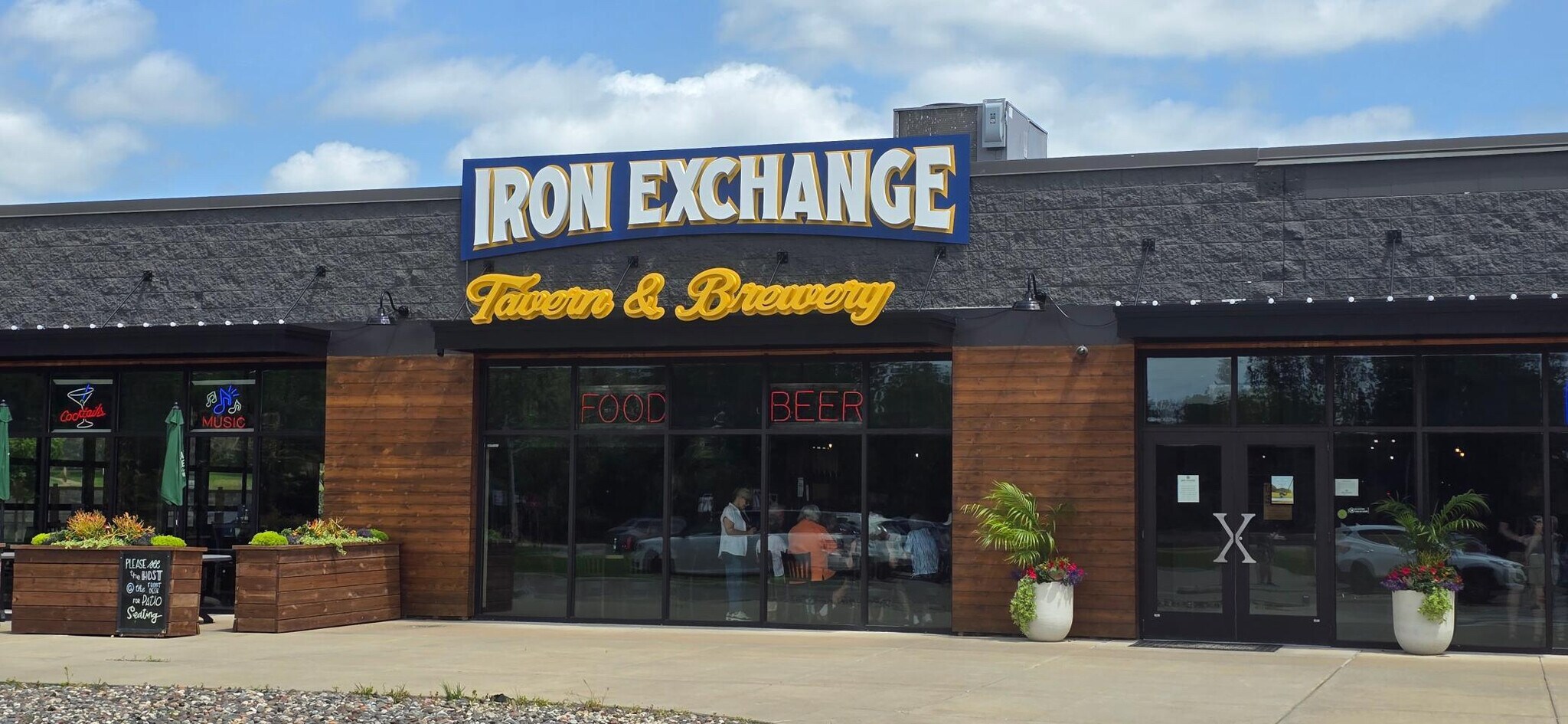 Building Photo - 5293 Manchester Dr