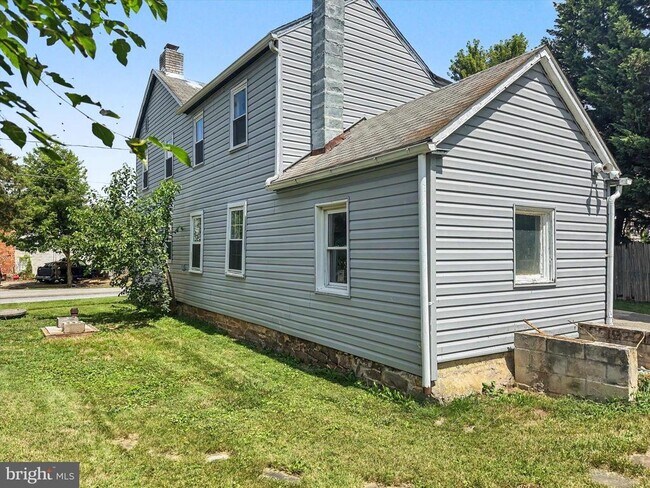Building Photo - 5949 Conover Rd