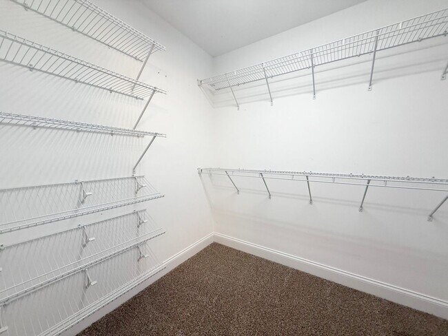 Building Photo - 3-Bedroom Home with Garage in The Reserve