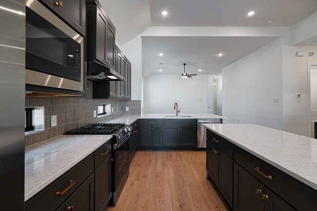 Building Photo - 564 Tawny Rim Dr