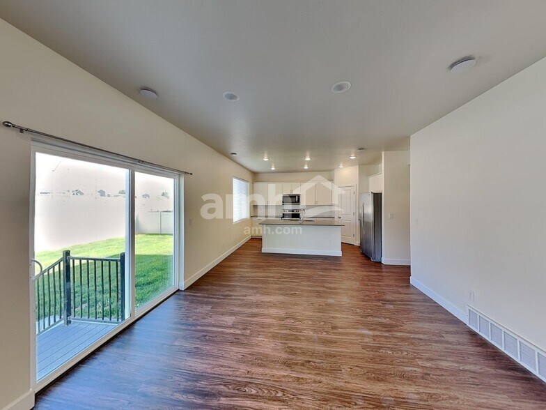 Building Photo - 4316 N Poplar St